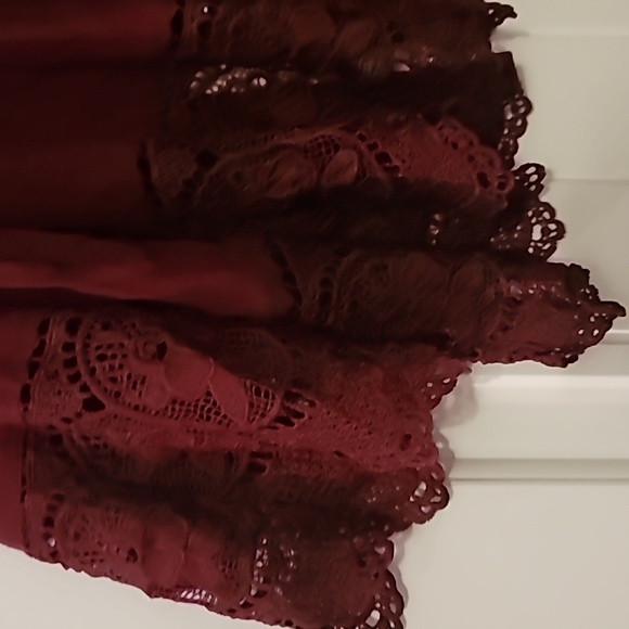 Elegant Burgundy Lace Trim Sweater - Picture 5 of 5